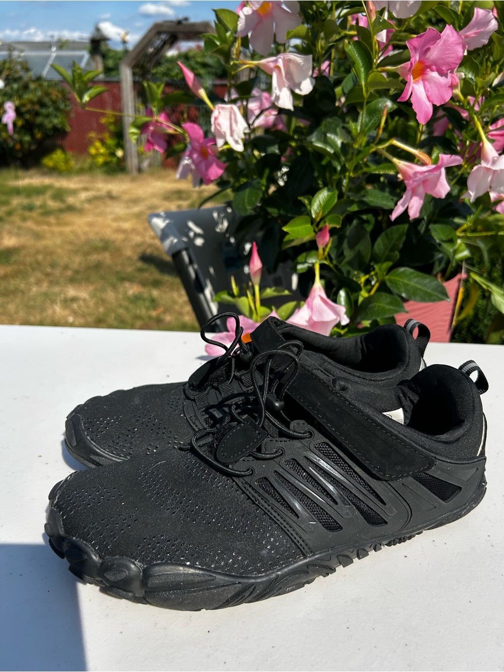 Whithin Minimalist Men’s All-Black Lightweight Athletic Barefoot Shoes Sz 40/7.5